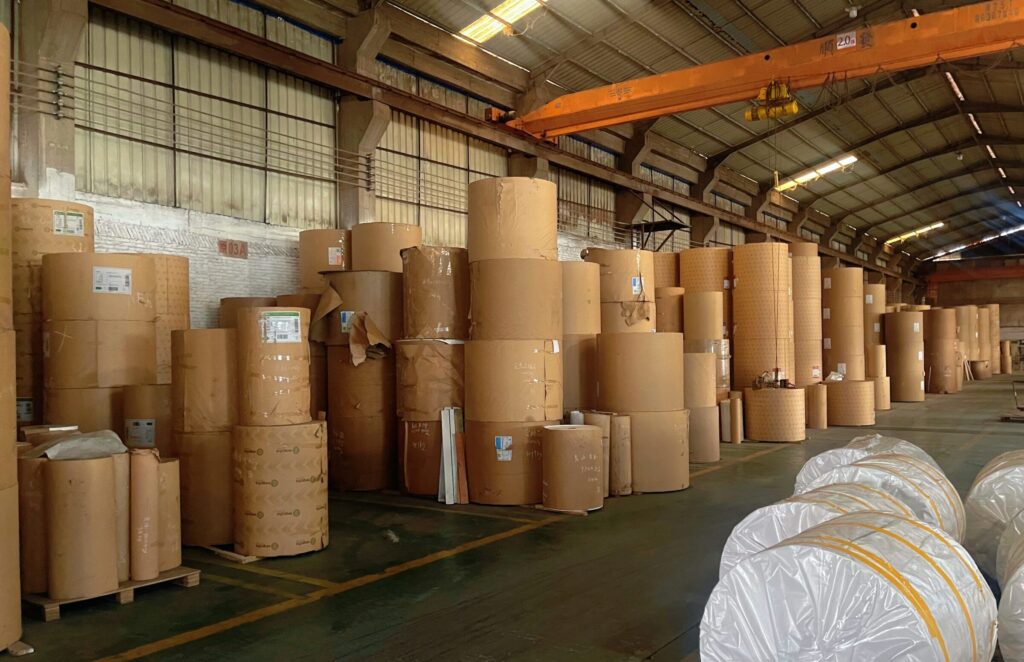 Kraft paper rolls for paper bag raw material